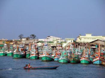 ท่าเทียบเรือประมงปากน้ำชุมพร