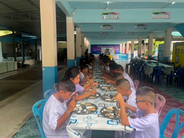 ติดตามประเมินผลโครงการเงินอุดหนุนอาหารกลางวัน ร.ร.บ้านหาดภราดรภาพ